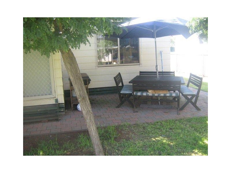 5 Moore Street, Hillston NSW 2675