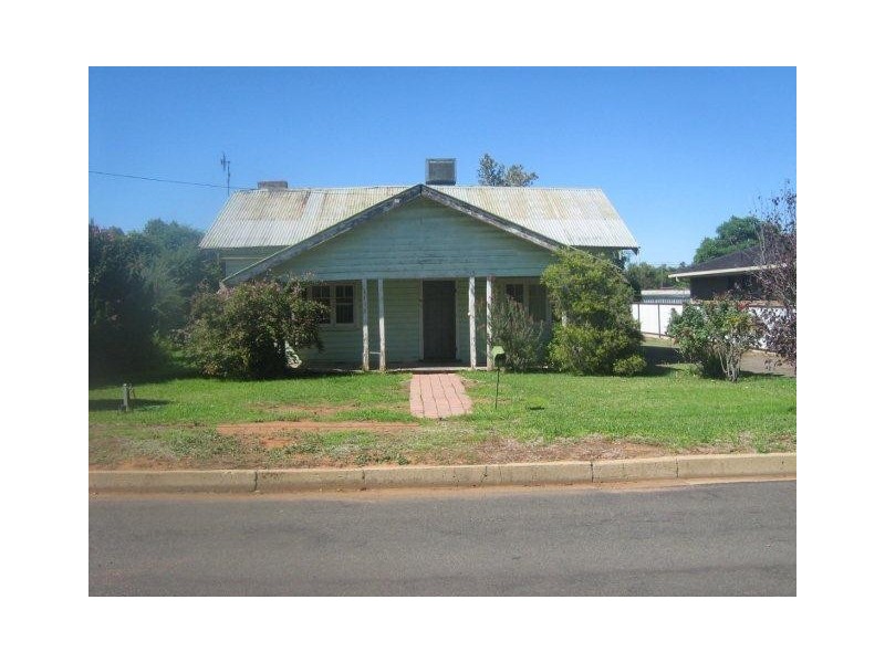 8 Henry Street, Hillston NSW 2675