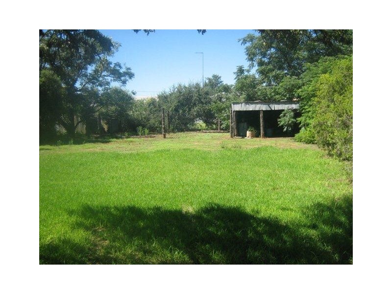 8 Henry Street, Hillston NSW 2675