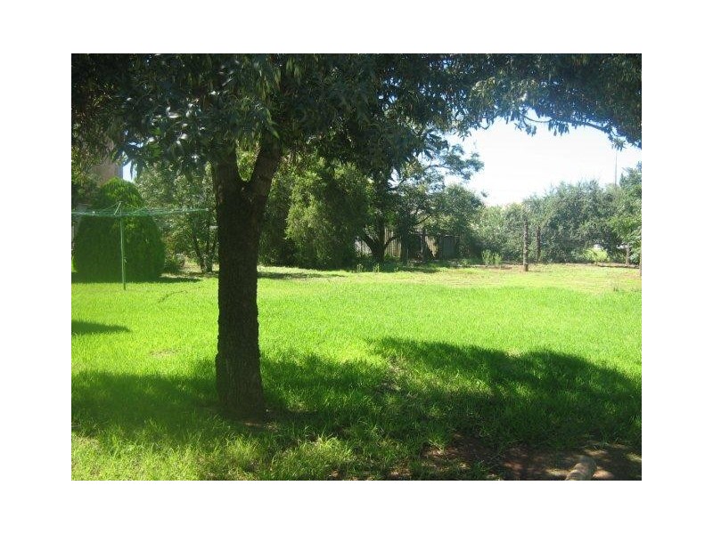 8 Henry Street, Hillston NSW 2675