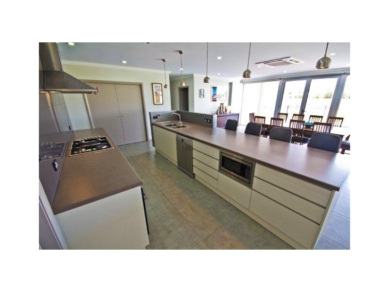 2 Zappacosta Crescent, Yoogali NSW 2680