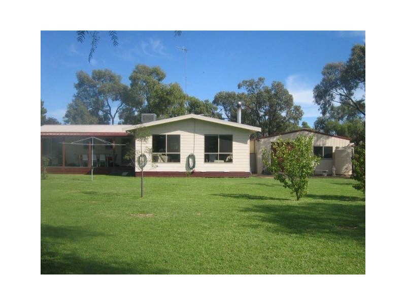 66 Burns Street, Hillston NSW 2675
