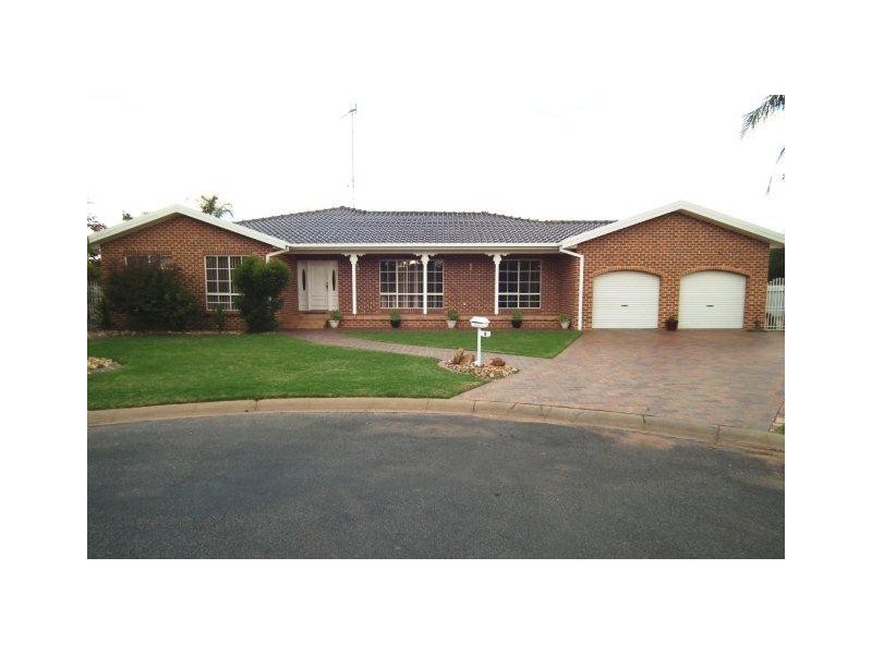 4 Fawey Place, Griffith NSW 2680