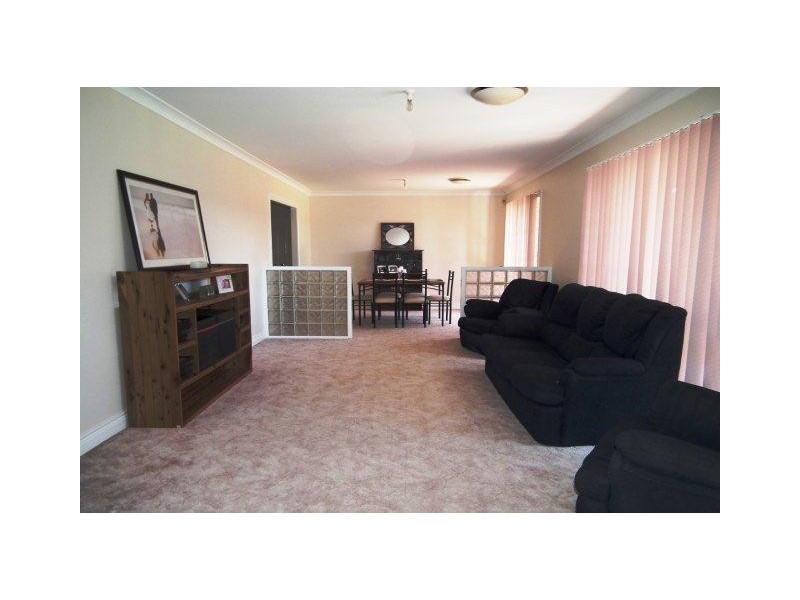 4 Fawey Place, Griffith NSW 2680