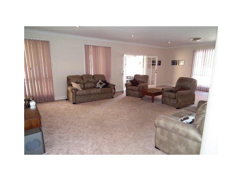 4 Fawey Place, Griffith NSW 2680