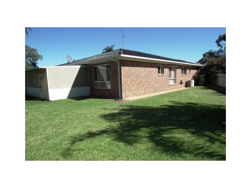4 Fawey Place, Griffith NSW 2680