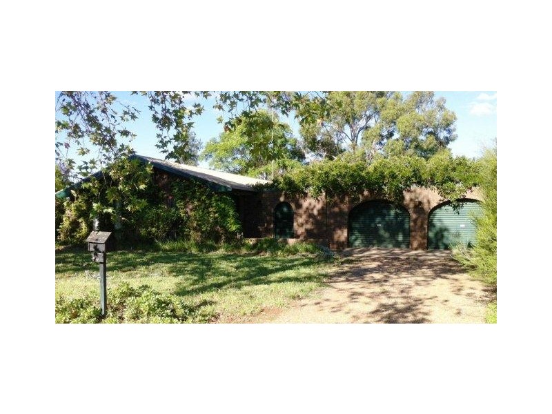 6-8 Moore Street, Hillston NSW 2675
