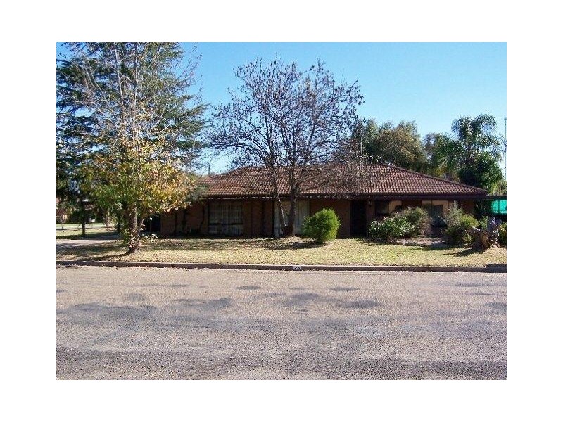 28 Bellbird Street, Coleambally NSW 2707