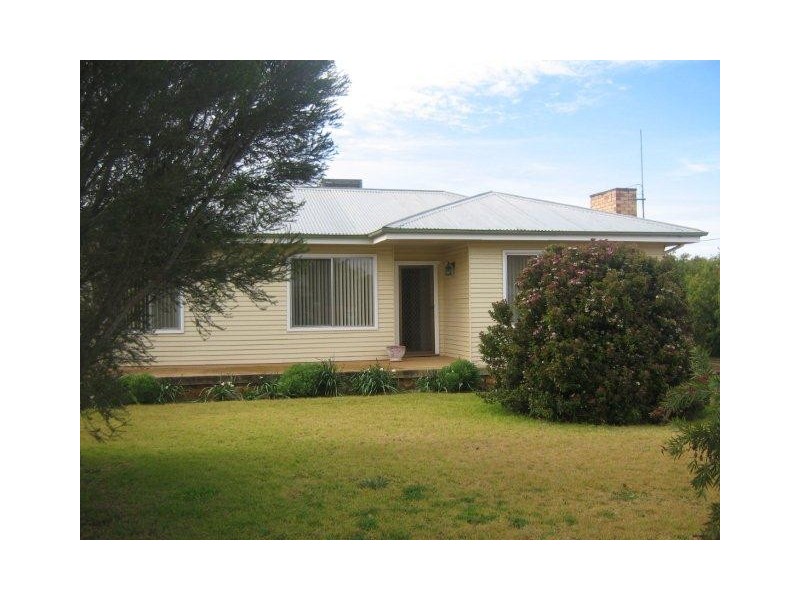 28 Burns Street, Hillston NSW 2675