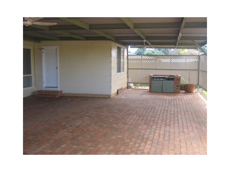 28 Burns Street, Hillston NSW 2675