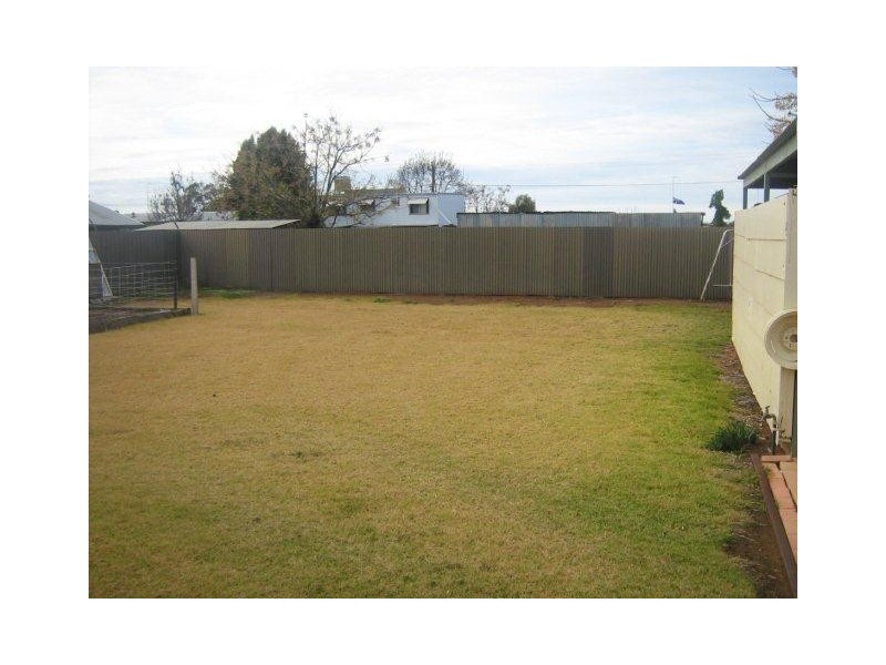 28 Burns Street, Hillston NSW 2675