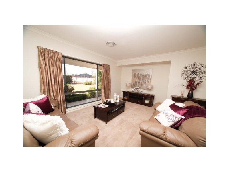 4 Melville Crescent, Yoogali NSW 2680