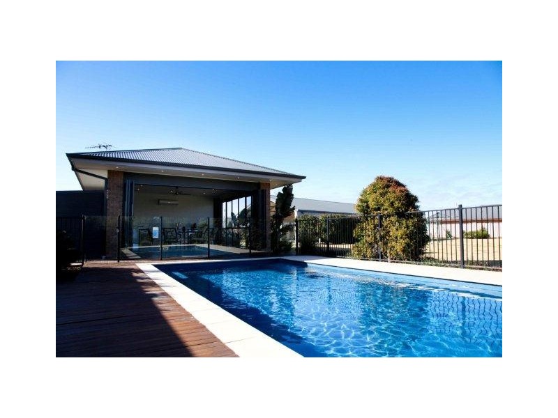 4 Melville Crescent, Yoogali NSW 2680