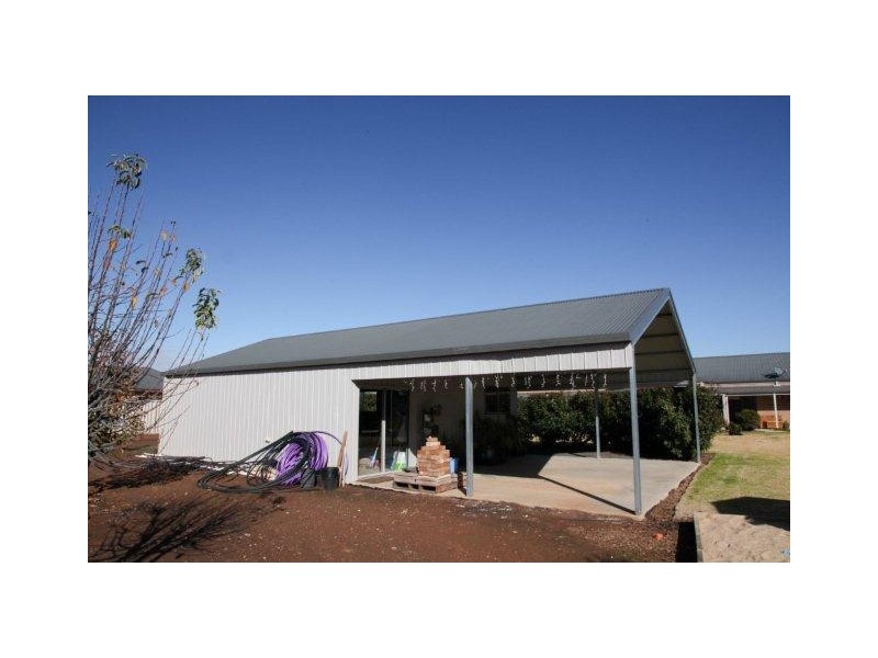 4 Melville Crescent, Yoogali NSW 2680