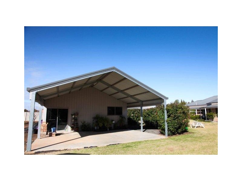 4 Melville Crescent, Yoogali NSW 2680