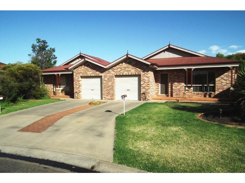 18A and 18B Robrick Close, Griffith NSW 2680