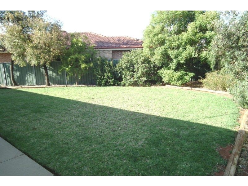 18A and 18B Robrick Close, Griffith NSW 2680