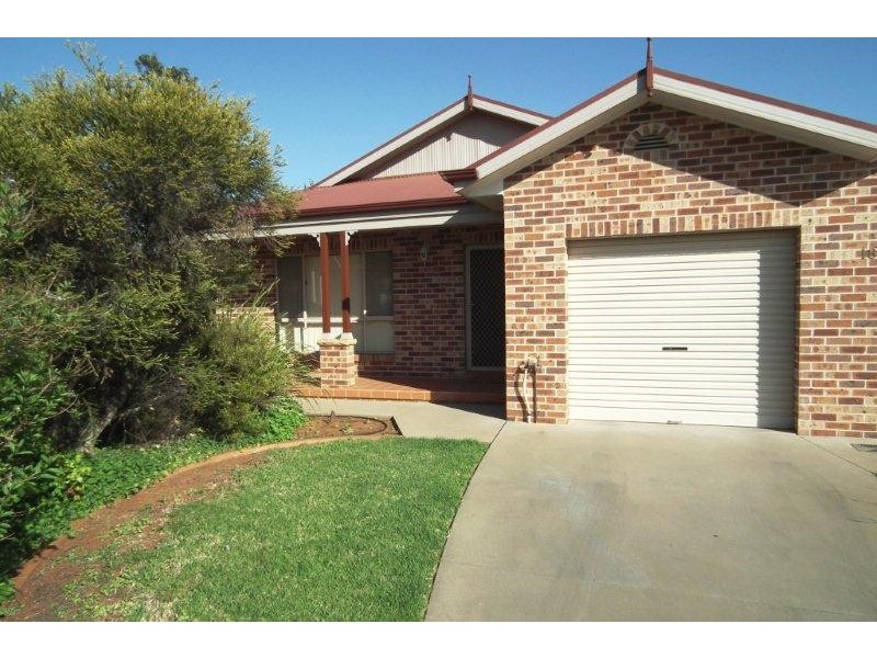 18A and 18B Robrick Close, Griffith NSW 2680