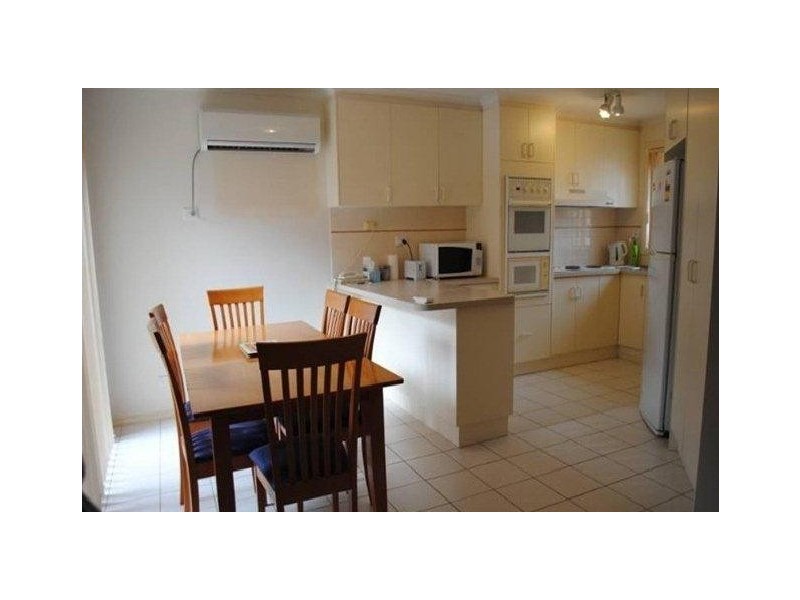 2/245 Wakaden Street, Griffith NSW 2680