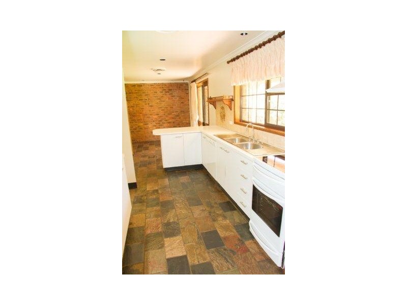 10 Robertson Street, Griffith NSW 2680