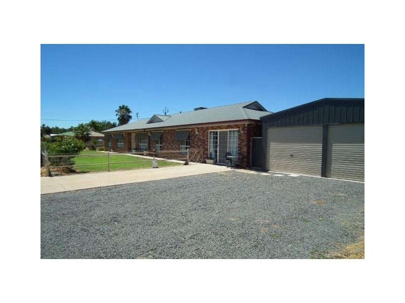 20 Chant Street, Darlington Point NSW 2706