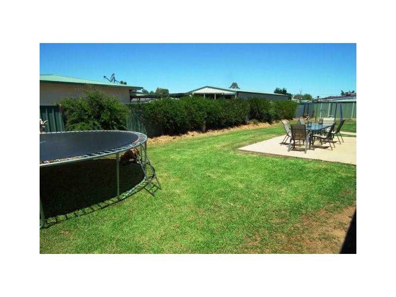 20 Chant Street, Darlington Point NSW 2706