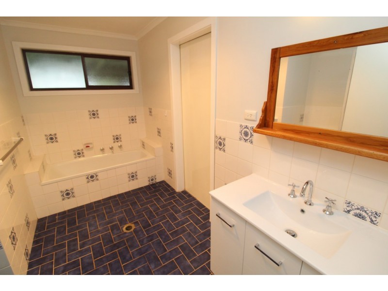 2 Sandpiper Street, Coleambally NSW 2707