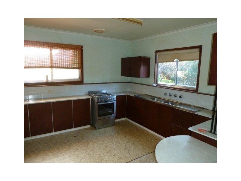 32 Napier Street, Goolgowi NSW 2652