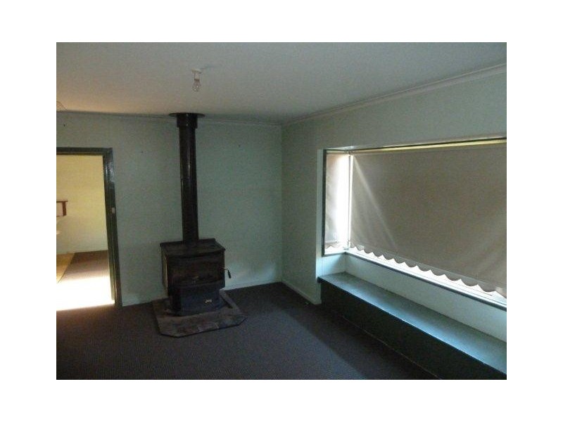 32 Napier Street, Goolgowi NSW 2652