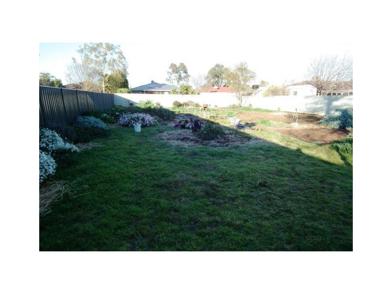 24 Leonard Road, Hanwood NSW 2680
