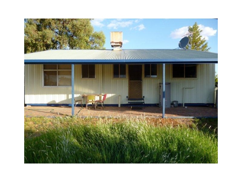 75 Molesworth Street, Hillston NSW 2675