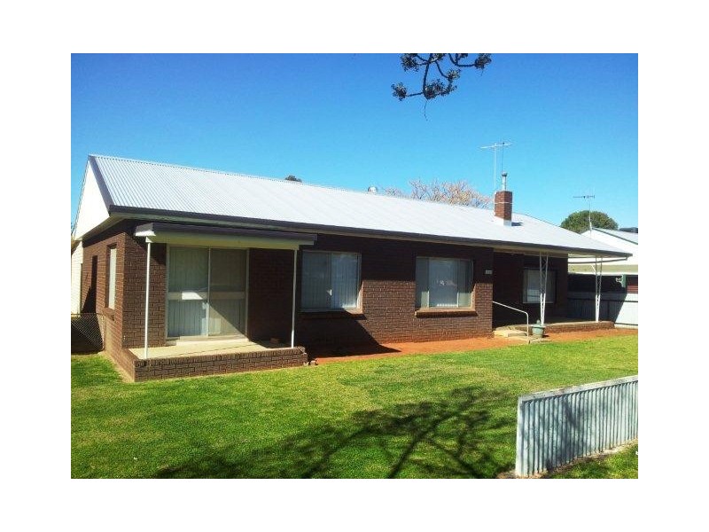 13 Moira Street, Goolgowi NSW 2652