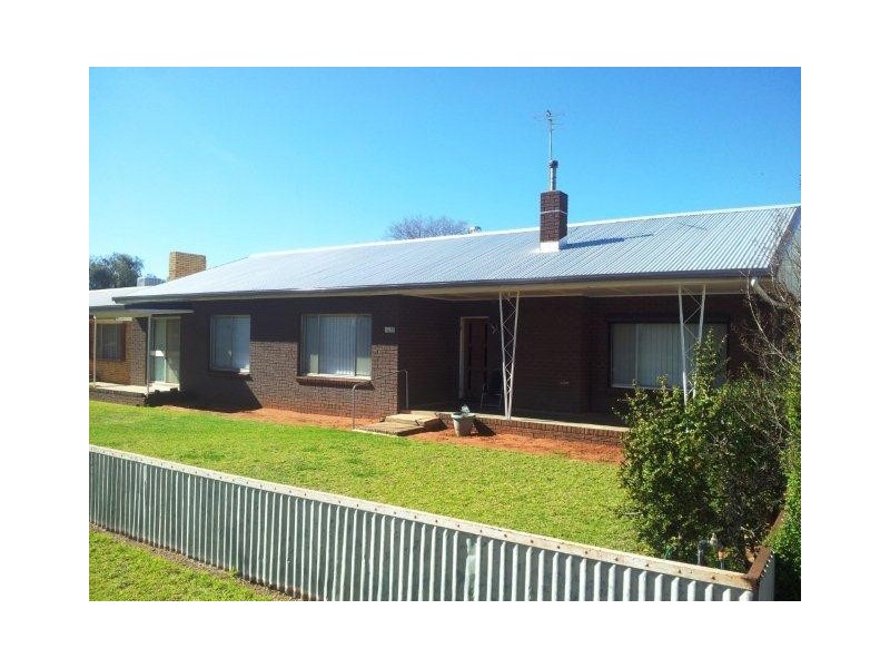 13 Moira Street, Goolgowi NSW 2652