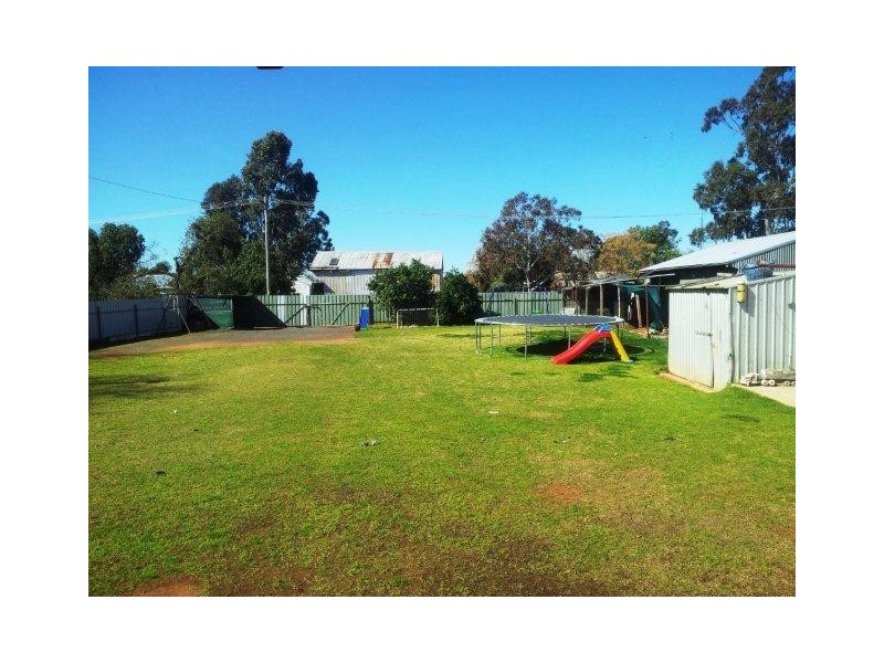 13 Moira Street, Goolgowi NSW 2652