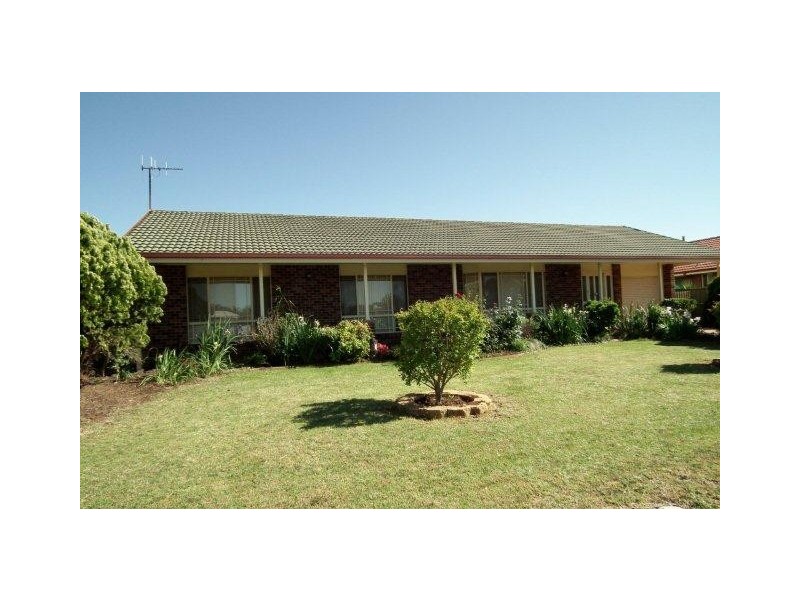 7 Robrick Close, Griffith NSW 2680