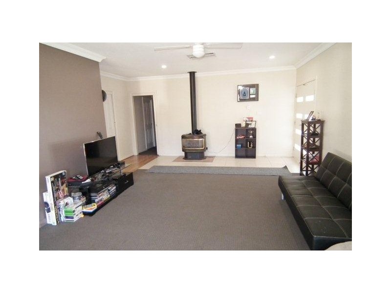 7 Wattle Street, Hanwood NSW 2680