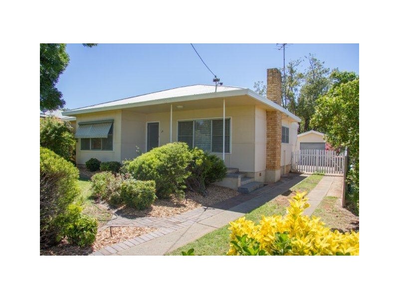 19 Hickey Crescent, Griffith NSW 2680