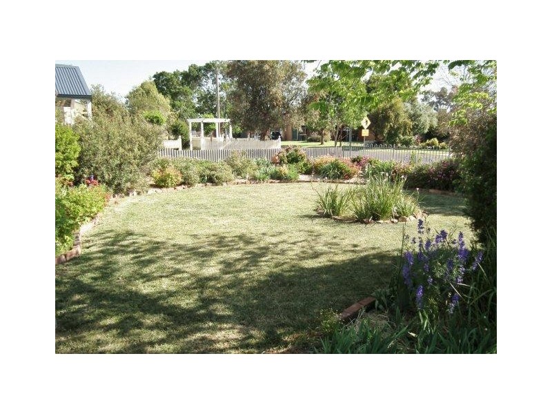 25 Park Street, Yenda NSW 2681