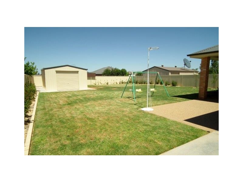 183 Clifton Boulevard, Griffith NSW 2680
