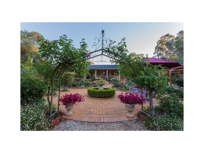 5 Maegraith Place, Lake Wyangan NSW 2680