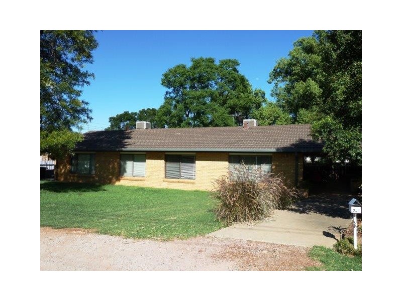 1 and 2/4 Illilliwa Street, Griffith NSW 2680