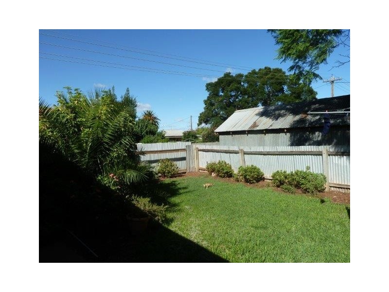 1 and 2/4 Illilliwa Street, Griffith NSW 2680