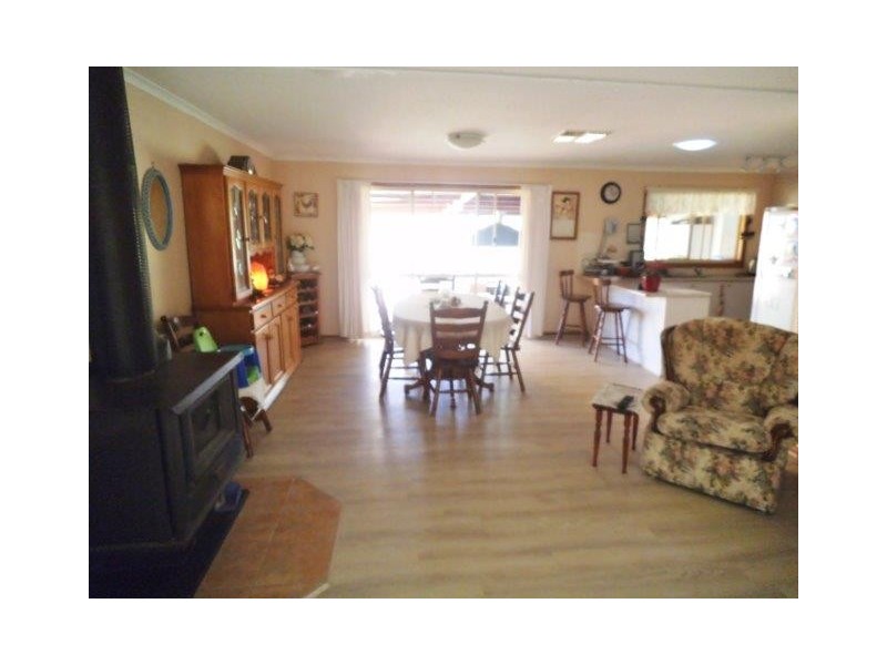 “Weona” 15092 Sturt Highway, Darlington Point NSW 2706