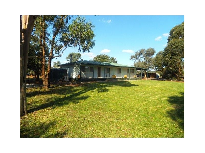 “Weona” 15092 Sturt Highway, Darlington Point NSW 2706