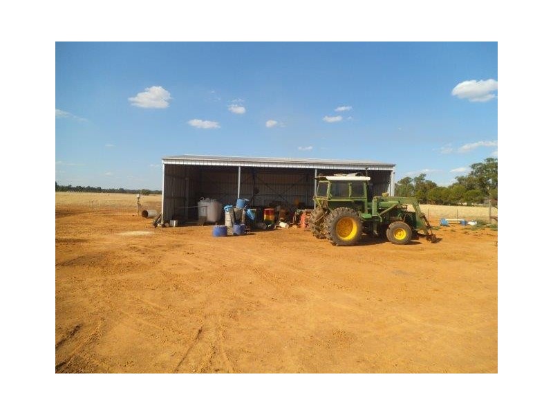 “Weona” 15092 Sturt Highway, Darlington Point NSW 2706