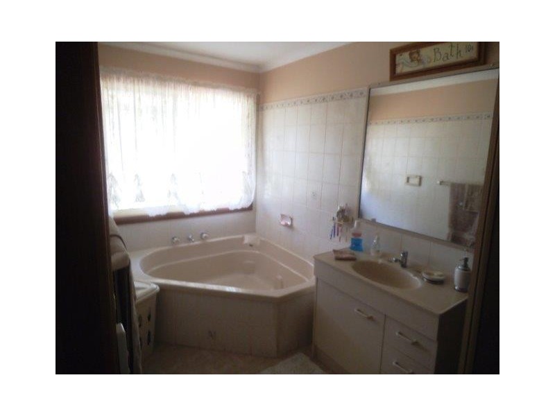 “Weona” 15092 Sturt Highway, Darlington Point NSW 2706