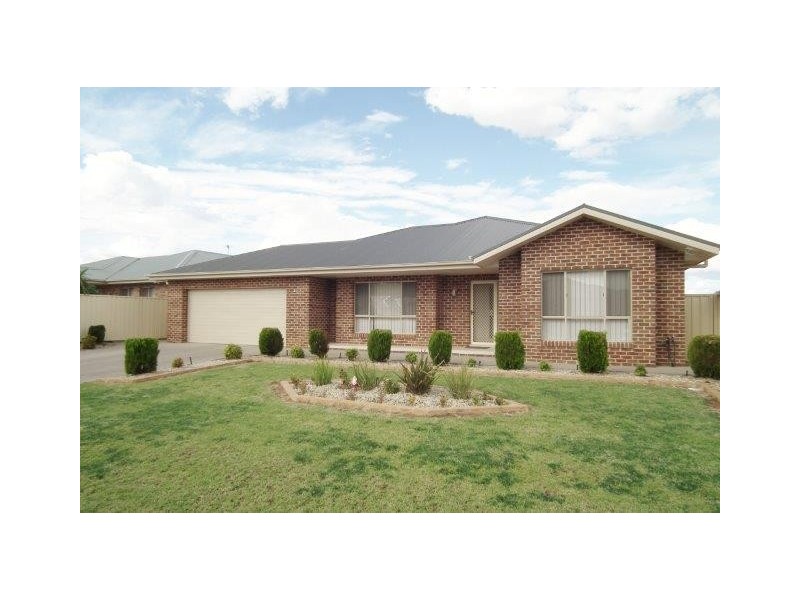 30 Gillmartin Drive, Griffith NSW 2680