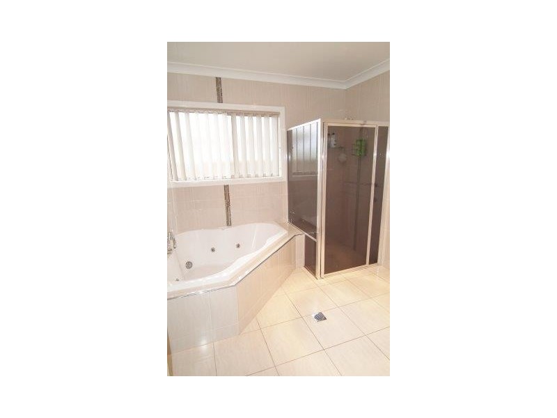 30 Gillmartin Drive, Griffith NSW 2680
