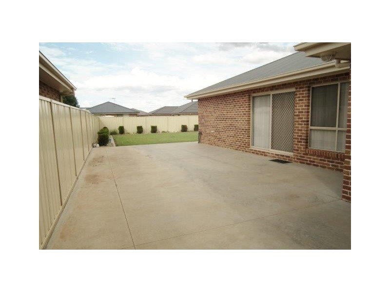 30 Gillmartin Drive, Griffith NSW 2680