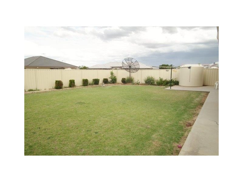 30 Gillmartin Drive, Griffith NSW 2680